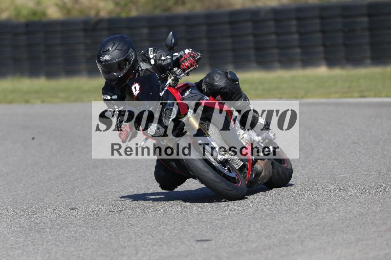 /Archiv-2025/49 26.08.2025 Cornu Master School ADR/gruen-vert/0-1